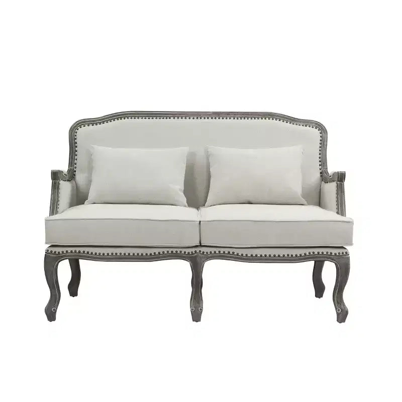 Divano Tania da 56" in Lino Color Crema e Finitura Marrone, Gambe Alla Francese, Borchie Decorative, Nessun Montaggio Richiesto