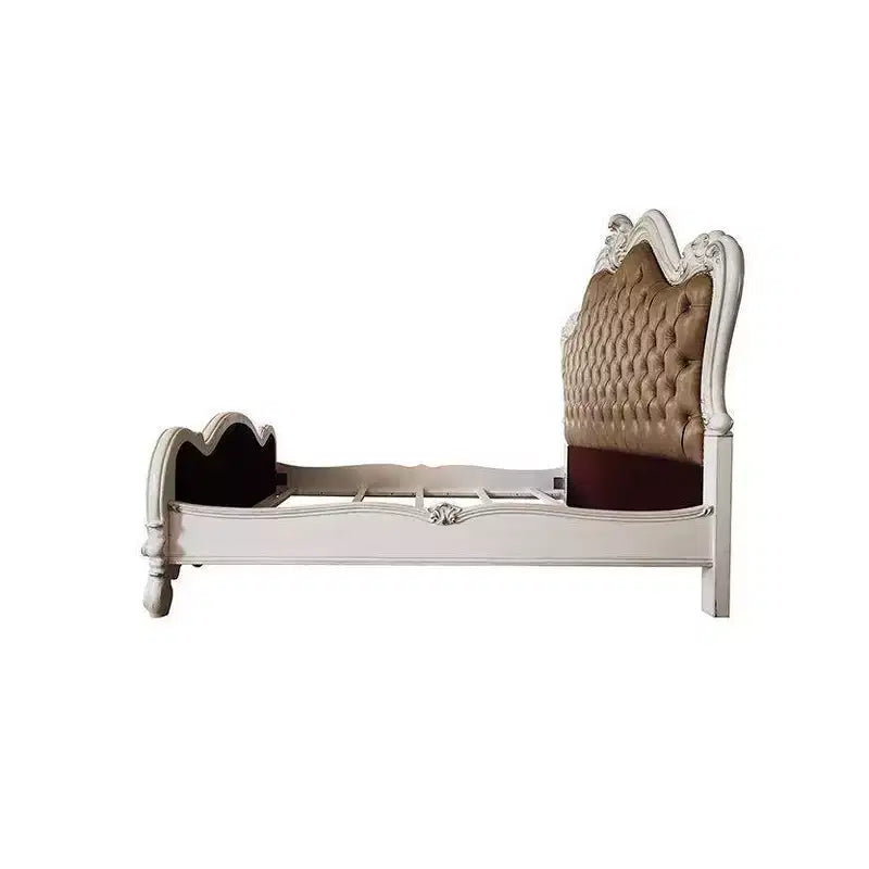 Letto matrimoniale "Eastern King" Versailles II da 99" con borchie e testiera trapuntata