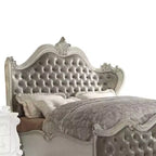 Letto matrimoniale Queen size 95" Versailles, in pelle sintetica grigio vintage e finitura bianco osso