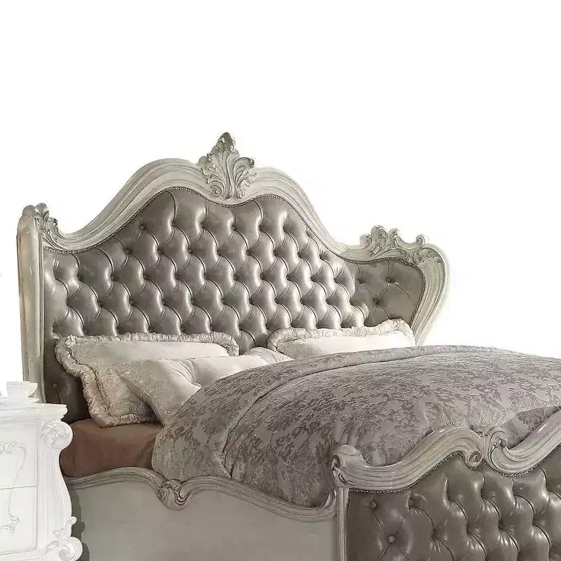 Letto matrimoniale Queen size 95" Versailles, in pelle sintetica grigio vintage e finitura bianco osso