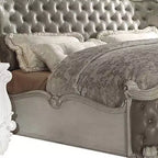 Letto matrimoniale Queen size 95" Versailles, in pelle sintetica grigio vintage e finitura bianco osso