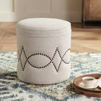 Pouf rotondo Iriza Oatmeal con borchie