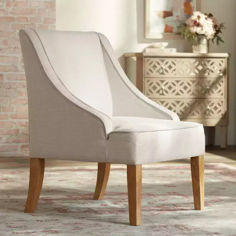 Poltrona Dixon Ivory in tessuto con braccioli ricurvi